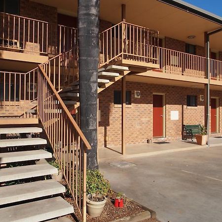 Cobar Town & Country Motor Inn Extérieur photo