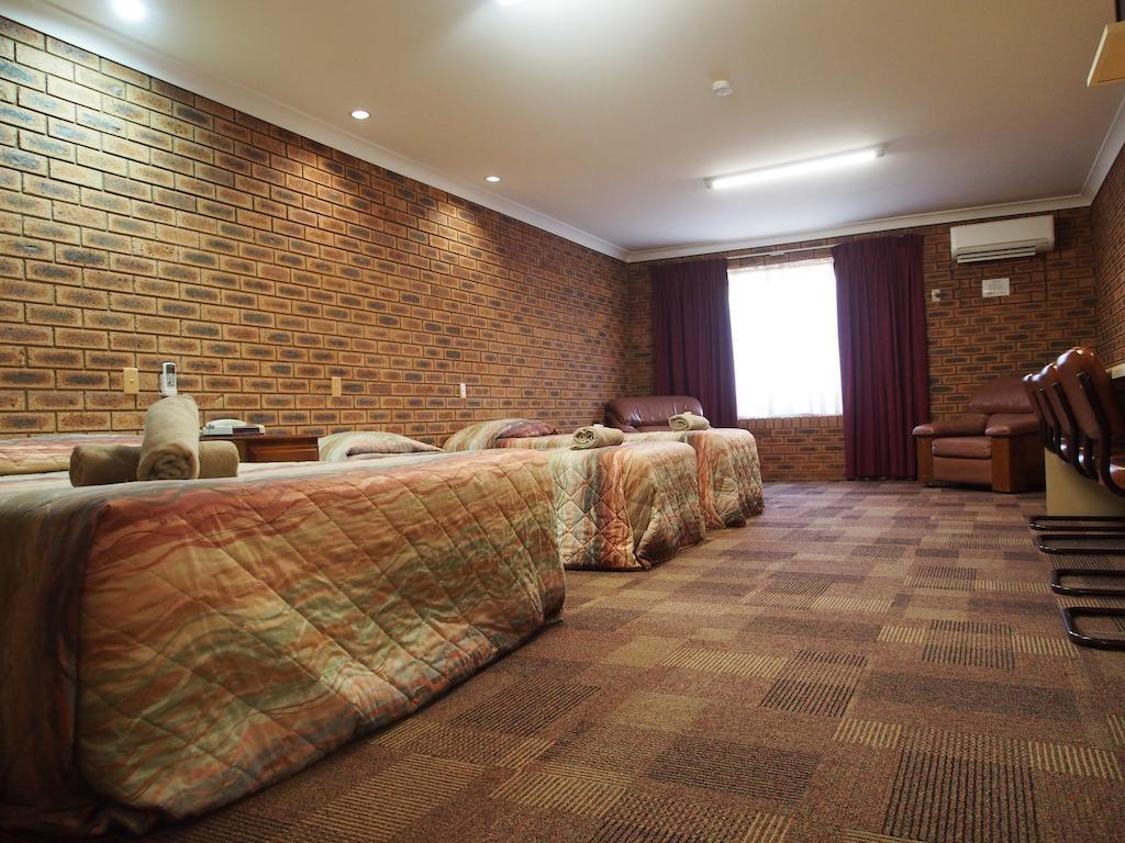 Cobar Town & Country Motor Inn Extérieur photo